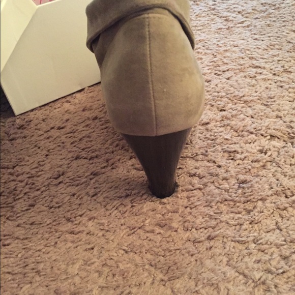 Rebels Willow Bootie Tan Suede NWT - Picture 7 of 8